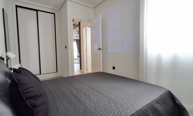 Resale - Apartment / flat -
Torrevieja - Torrevieja - Centre