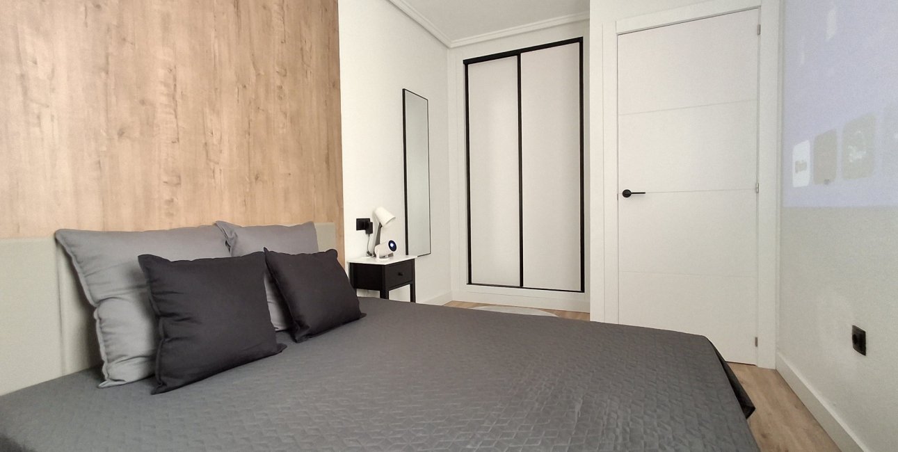 Resale - Apartment / flat -
Torrevieja - Torrevieja - Centre