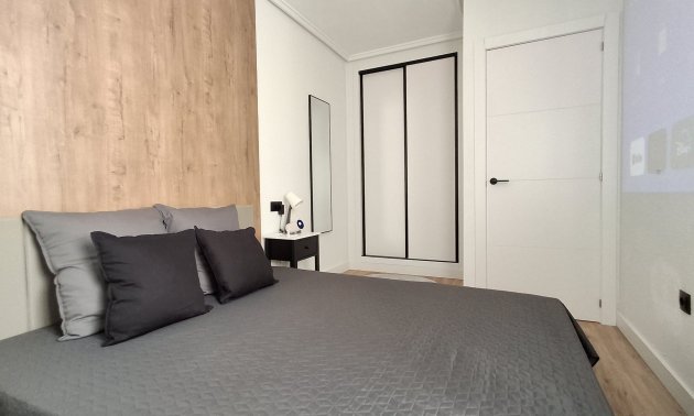 Resale - Apartment / flat -
Torrevieja - Torrevieja - Centre
