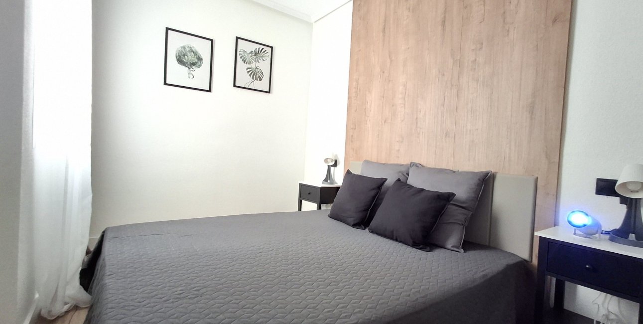 Resale - Apartment / flat -
Torrevieja - Torrevieja - Centre