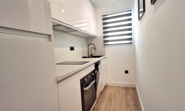 Resale - Apartment / flat -
Torrevieja - Torrevieja - Centre