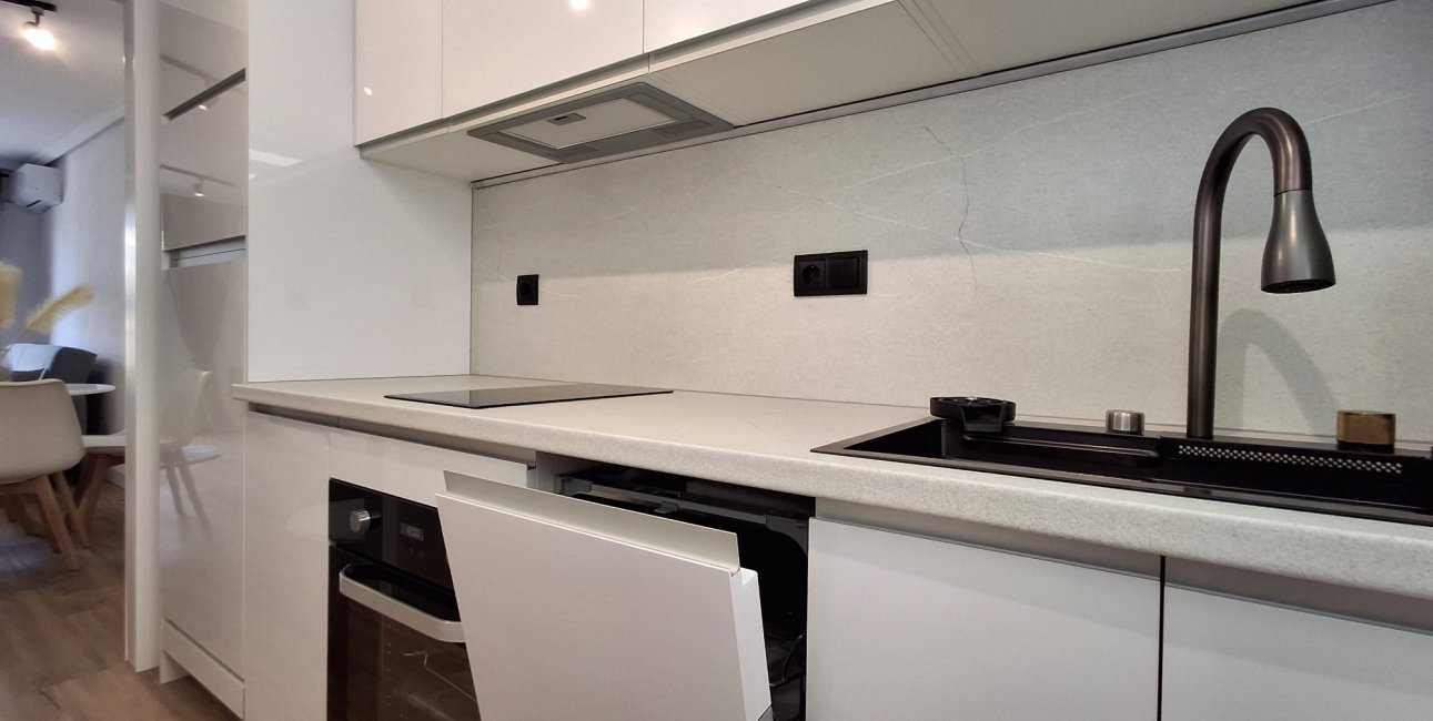 Resale - Apartment / flat -
Torrevieja - Torrevieja - Centre
