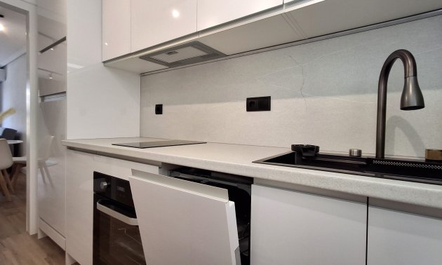 Resale - Apartment / flat -
Torrevieja - Torrevieja - Centre