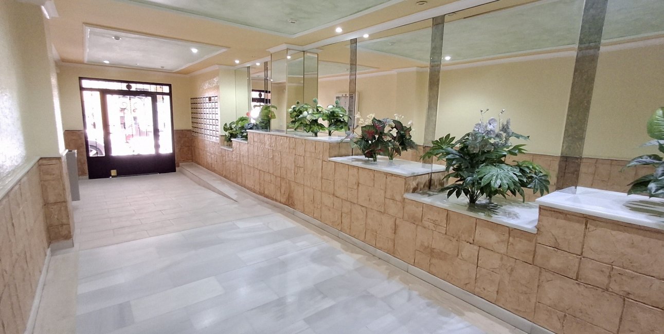 Resale - Apartment / flat -
Torrevieja - Torrevieja - Centre