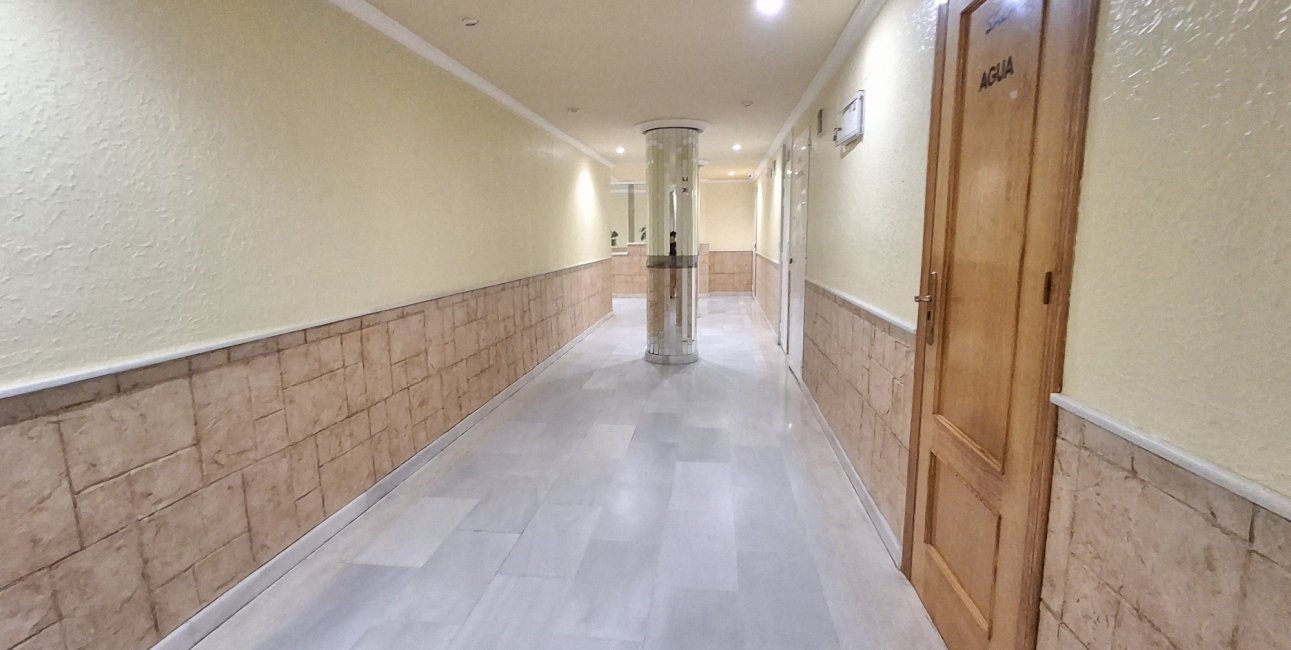 Resale - Apartment / flat -
Torrevieja - Torrevieja - Centre