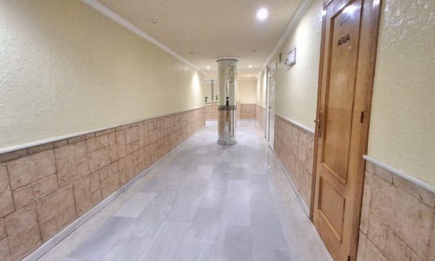 Resale - Apartment / flat -
Torrevieja - Torrevieja - Centre