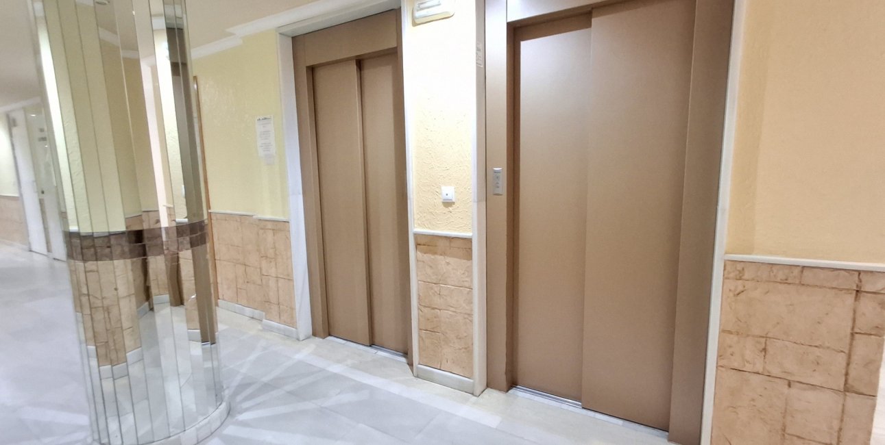 Resale - Apartment / flat -
Torrevieja - Torrevieja - Centre