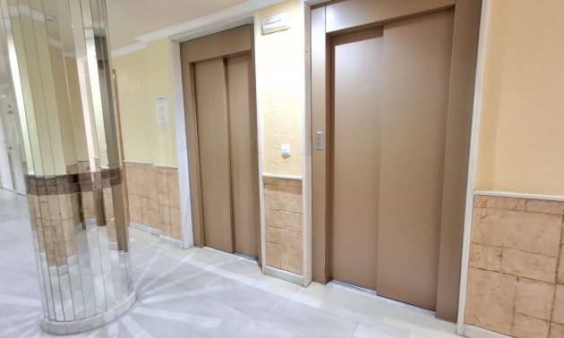 Resale - Apartment / flat -
Torrevieja - Torrevieja - Centre