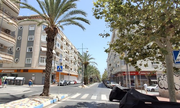 Resale - Apartment / flat -
Torrevieja - Torrevieja - Centre