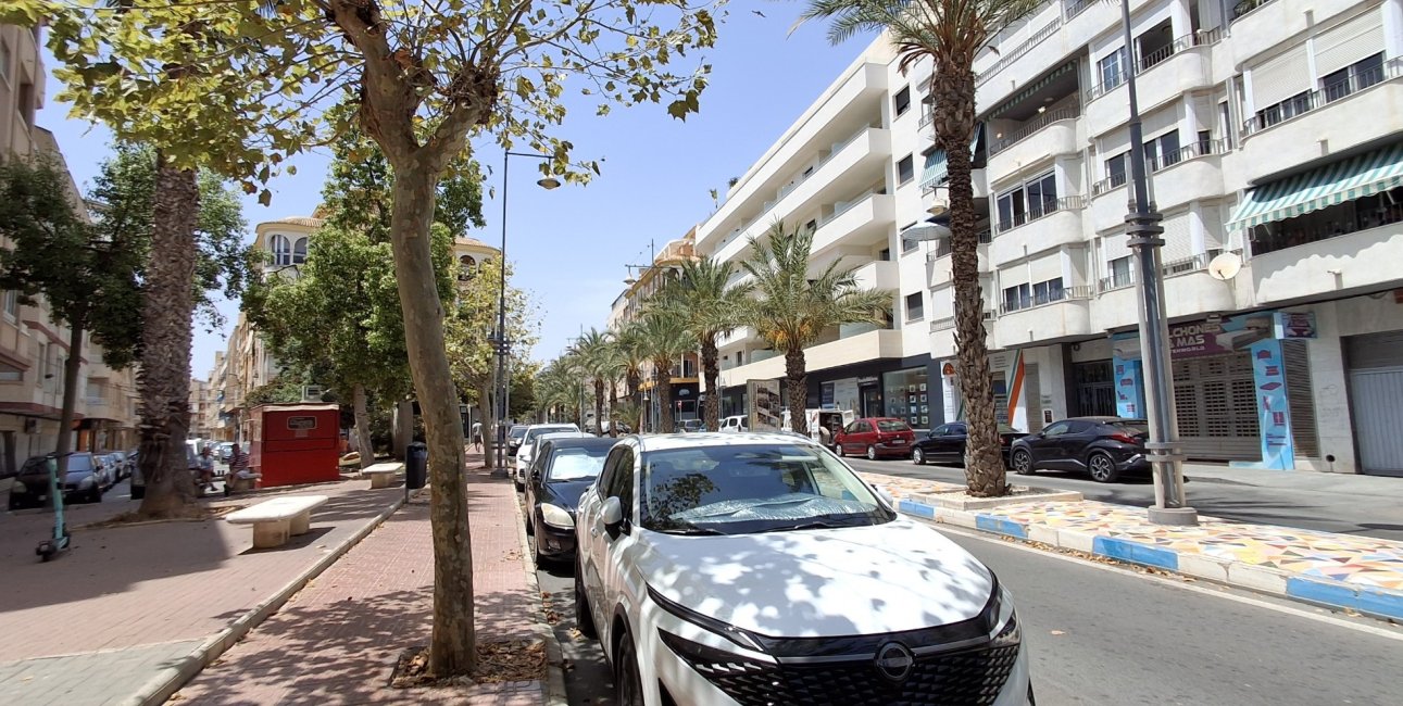Resale - Apartment / flat -
Torrevieja - Torrevieja - Centre