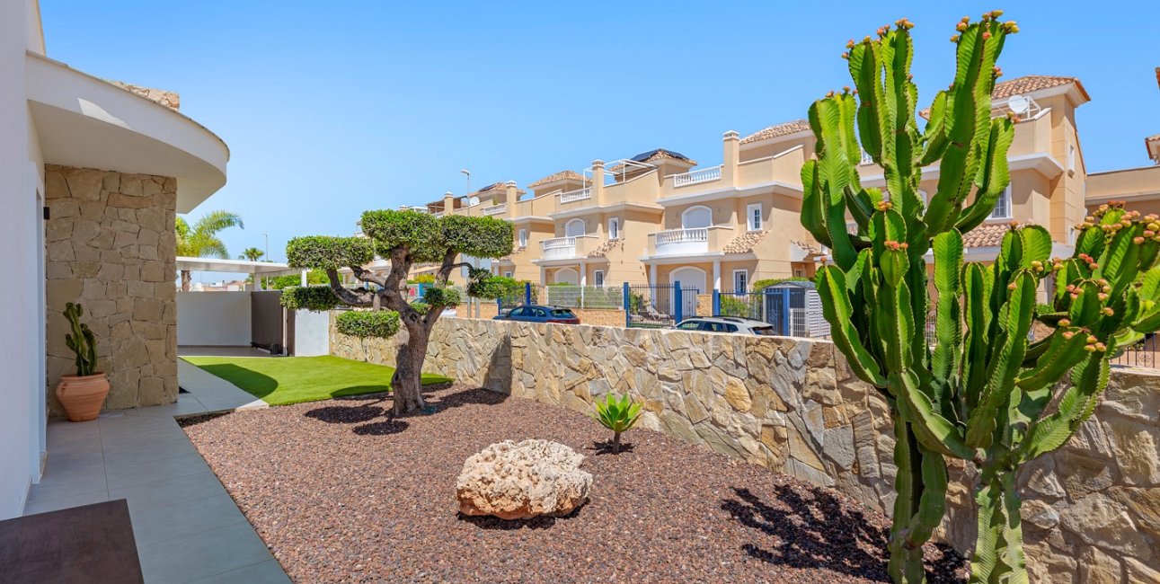 Resale - Villa -
La Marina - La Marina - Urbanization