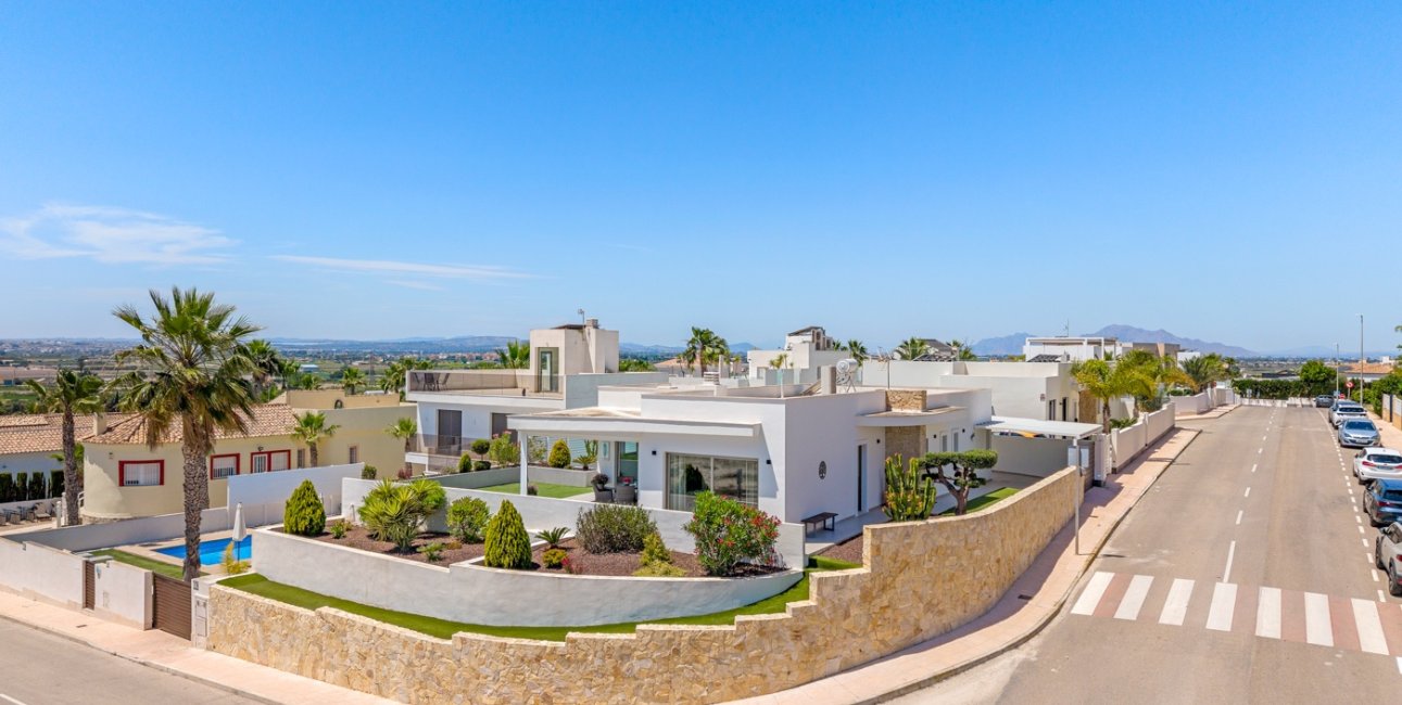 Resale - Villa -
La Marina - La Marina - Urbanization