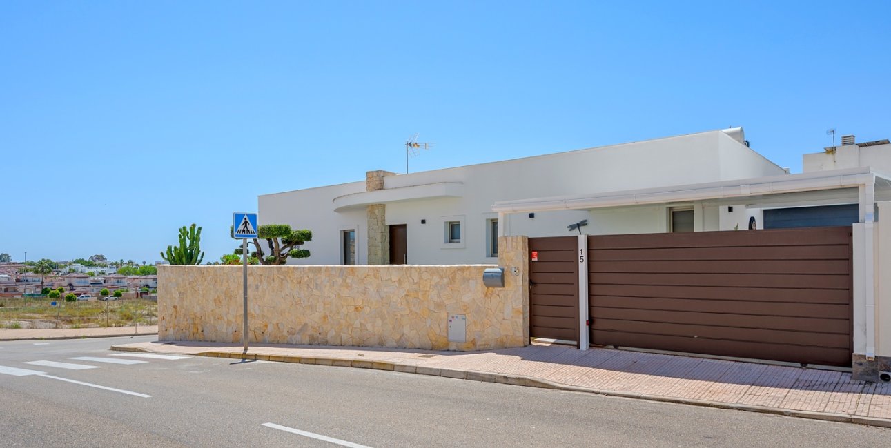 Resale - Villa -
La Marina - La Marina - Urbanization