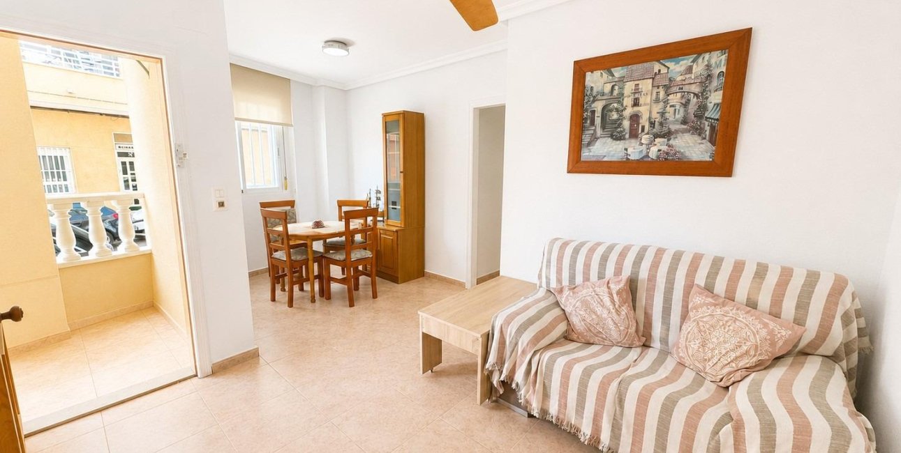 Resale - Apartment / flat -
Torrevieja - Playa del Cura
