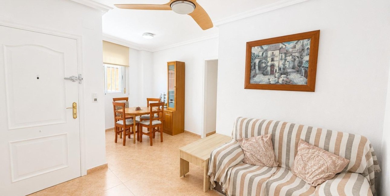 Resale - Apartment / flat -
Torrevieja - Playa del Cura