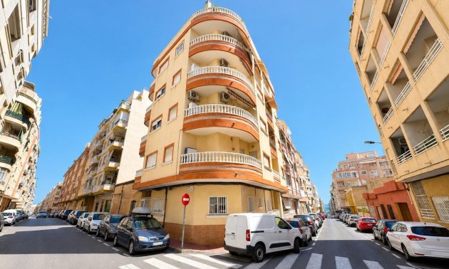 Resale - Apartment / flat -
Torrevieja - Playa del Cura