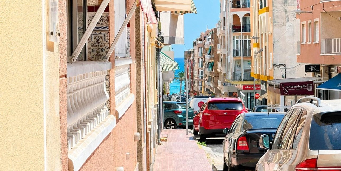 Resale - Apartment / flat -
Torrevieja - Playa del Cura