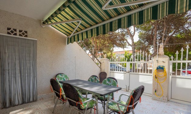Resale - Bungalow -
Torrevieja - Playa de los Naufragos