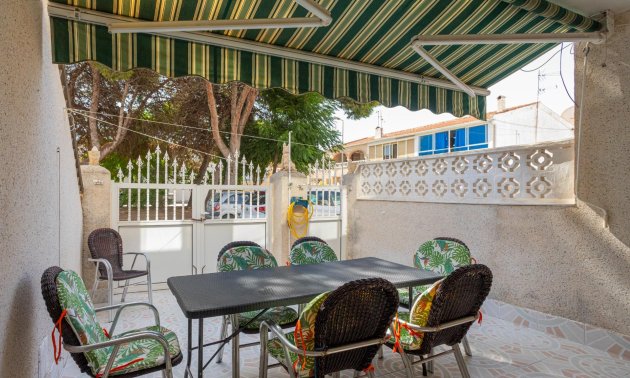 Resale - Bungalow -
Torrevieja - Playa de los Naufragos