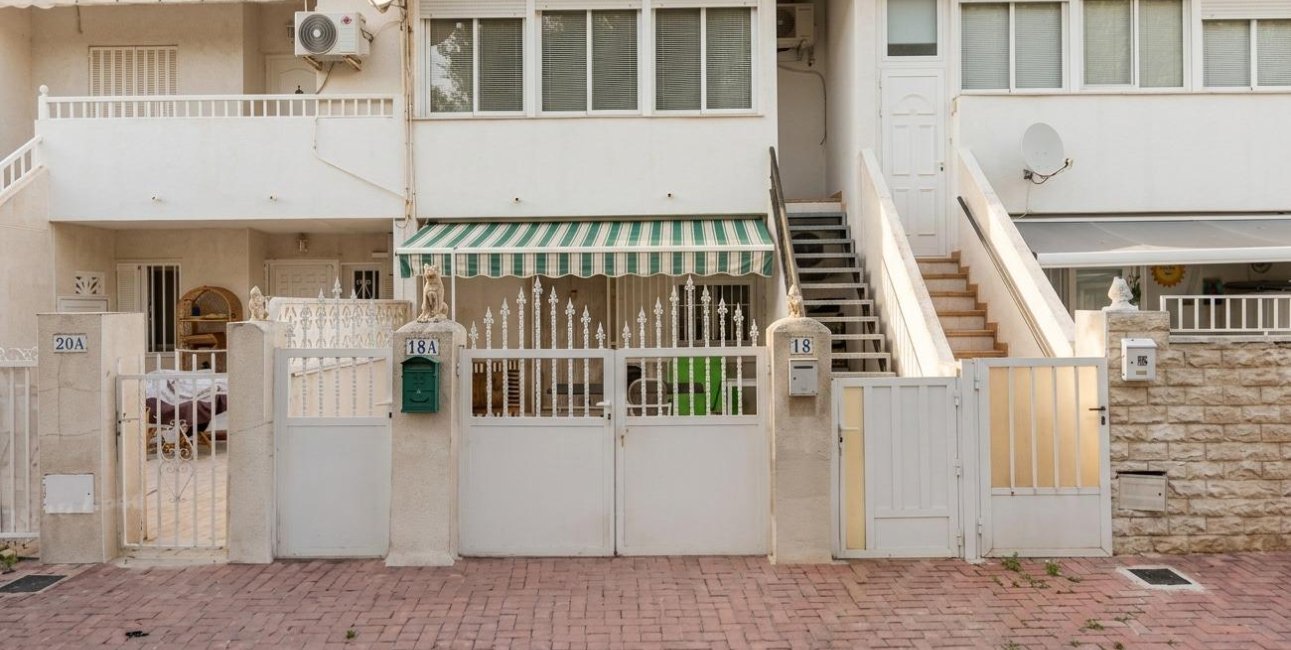 Resale - Bungalow -
Torrevieja - Playa de los Naufragos
