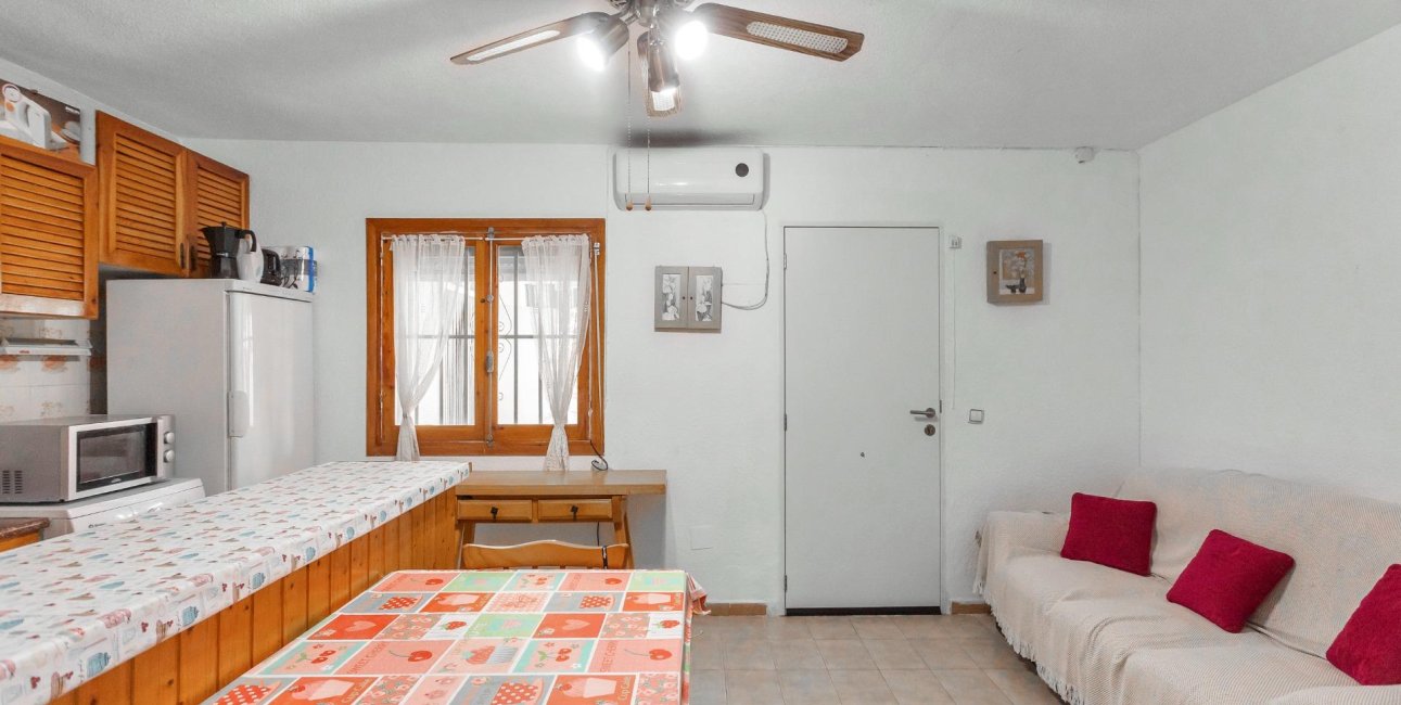 Resale - Bungalow -
Torrevieja - Playa de los Naufragos