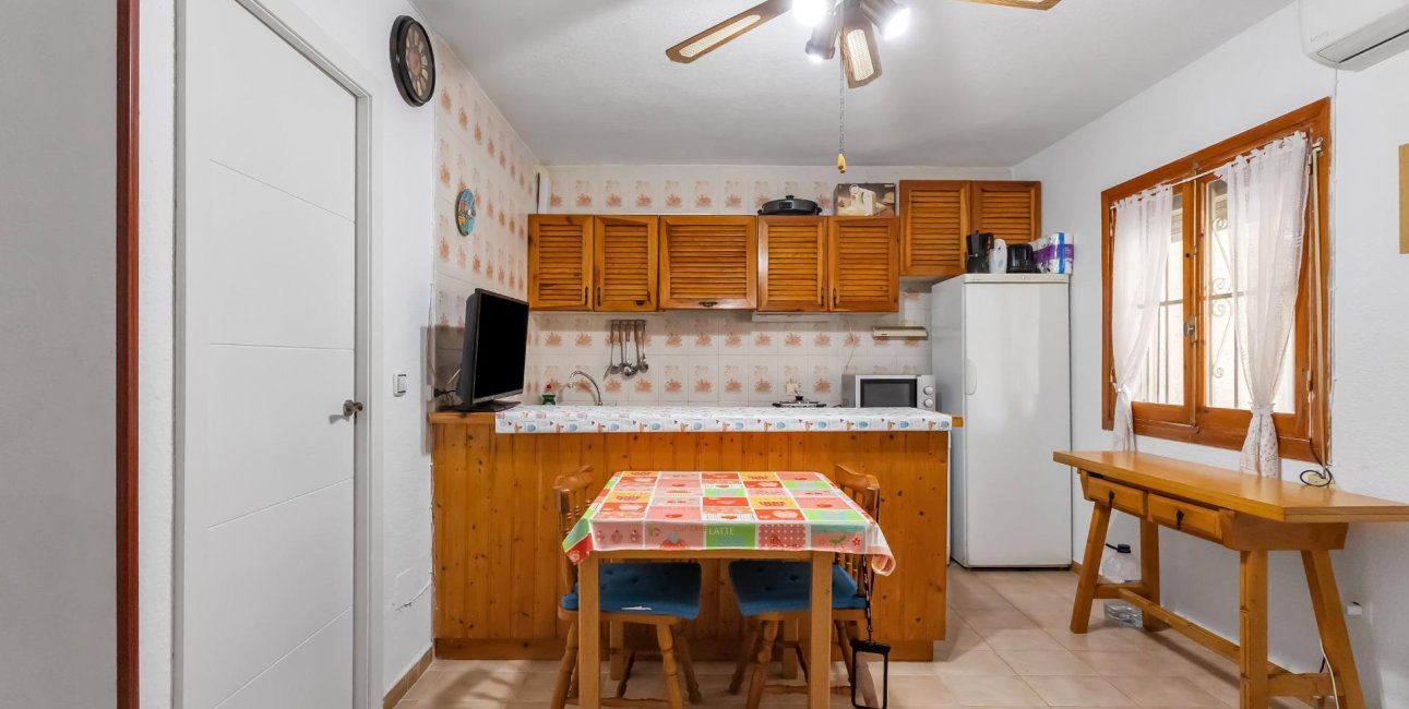 Resale - Bungalow -
Torrevieja - Playa de los Naufragos