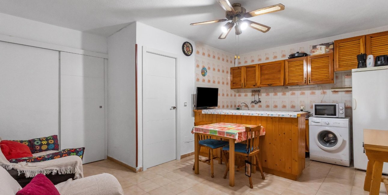 Resale - Bungalow -
Torrevieja - Playa de los Naufragos