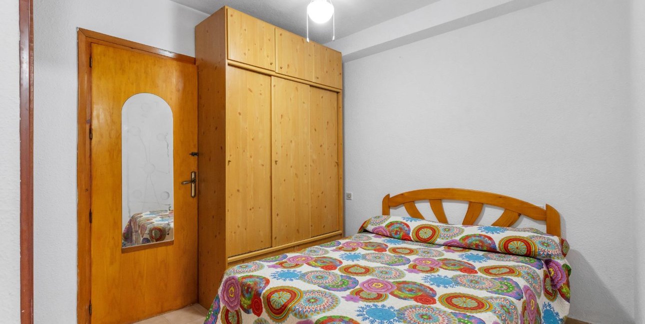 Resale - Bungalow -
Torrevieja - Playa de los Naufragos