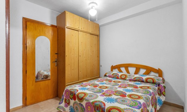 Resale - Bungalow -
Torrevieja - Playa de los Naufragos