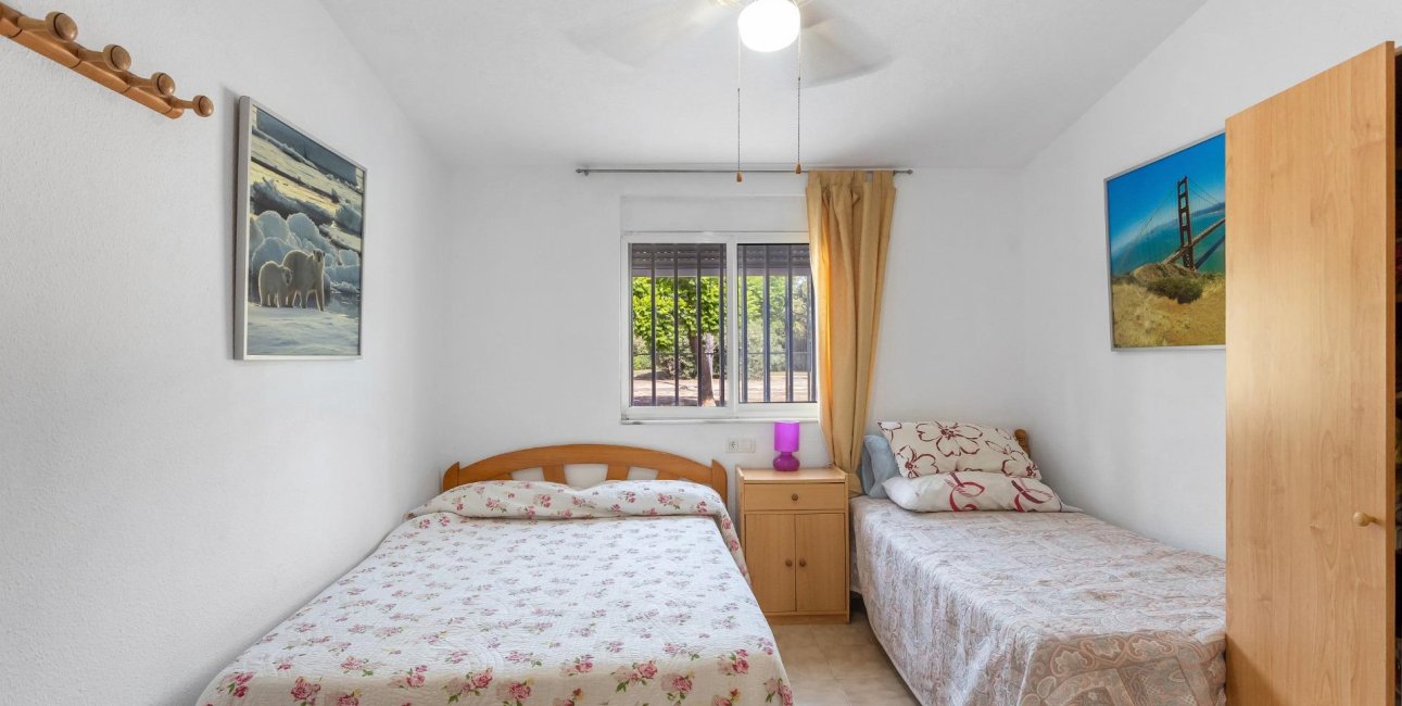 Resale - Bungalow -
Torrevieja - Playa de los Naufragos