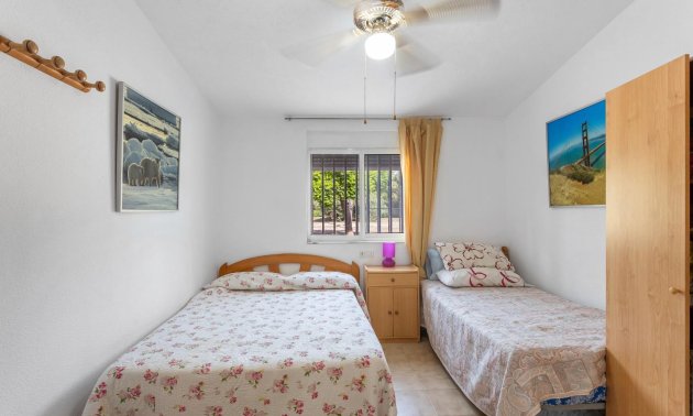 Resale - Bungalow -
Torrevieja - Playa de los Naufragos