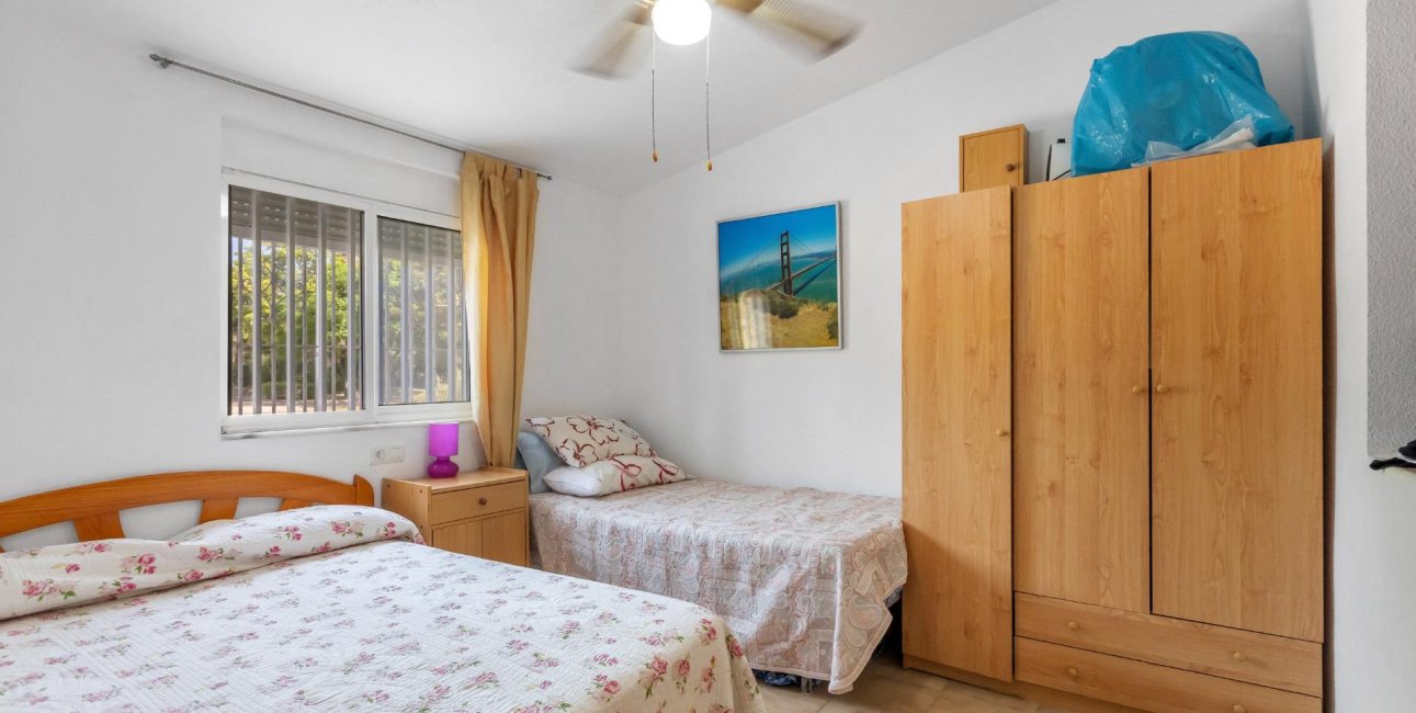 Resale - Bungalow -
Torrevieja - Playa de los Naufragos