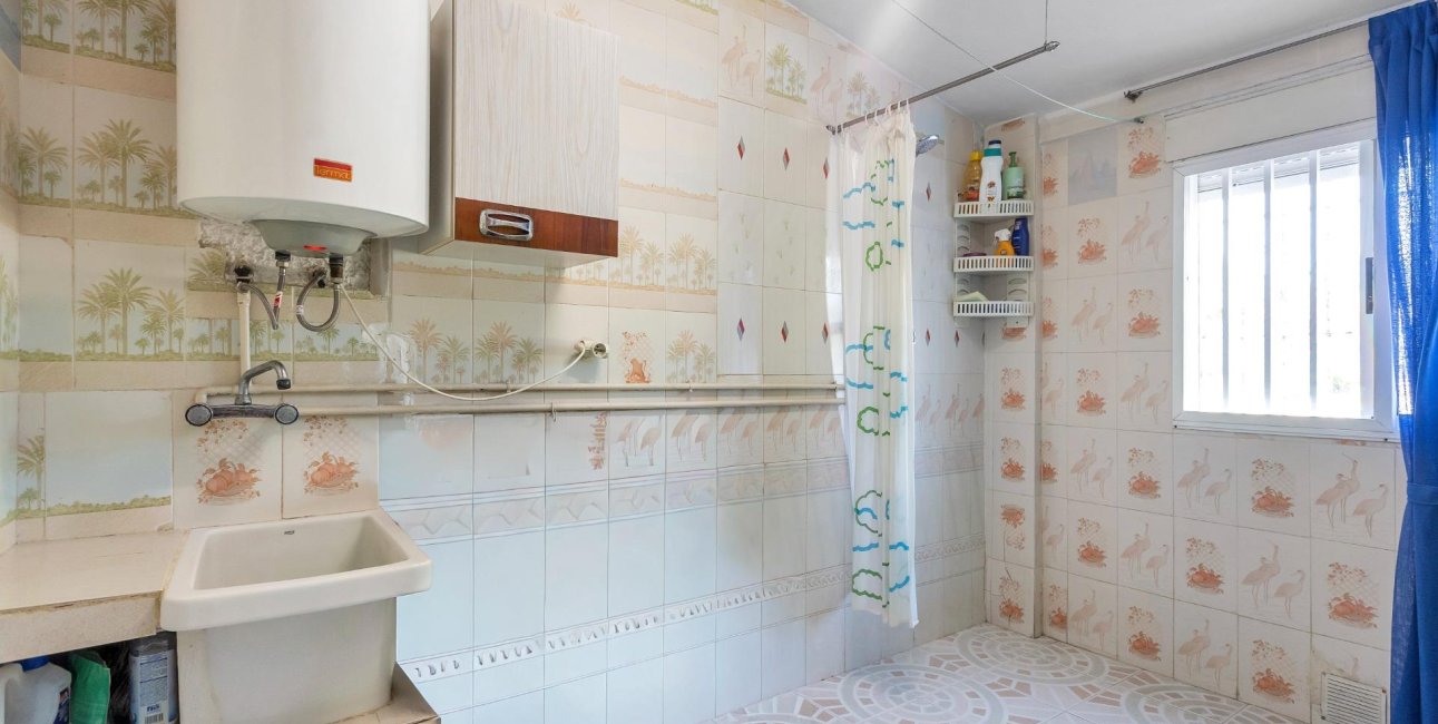 Resale - Bungalow -
Torrevieja - Playa de los Naufragos