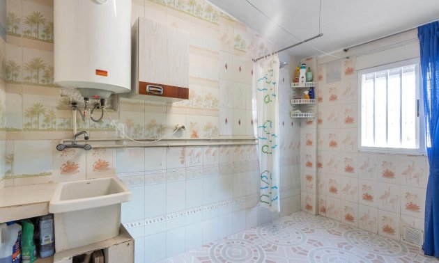 Resale - Bungalow -
Torrevieja - Playa de los Naufragos