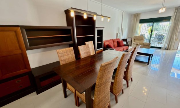 Resale - Townhouse -
Ciudad Quesada - Doña Pepa
