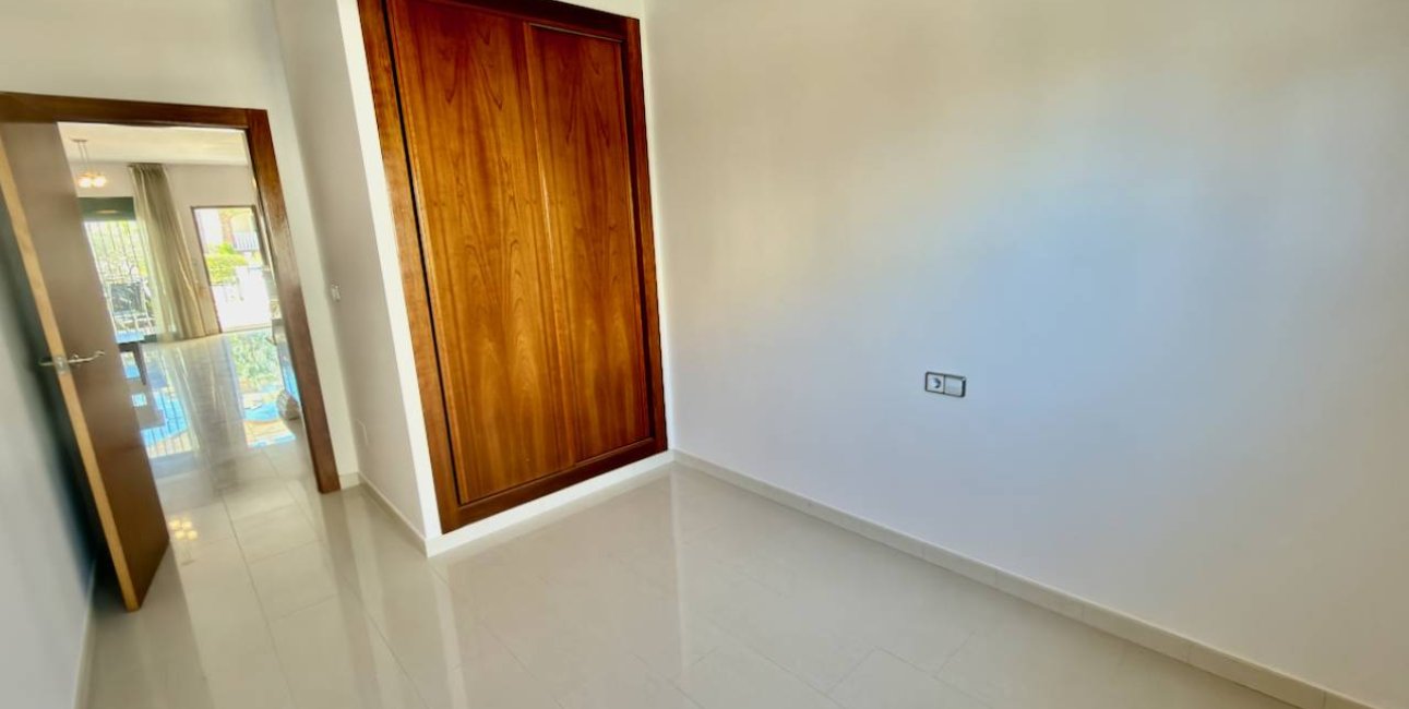 Resale - Townhouse -
Ciudad Quesada - Doña Pepa