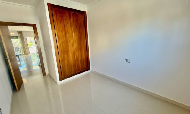 Resale - Townhouse -
Ciudad Quesada - Doña Pepa