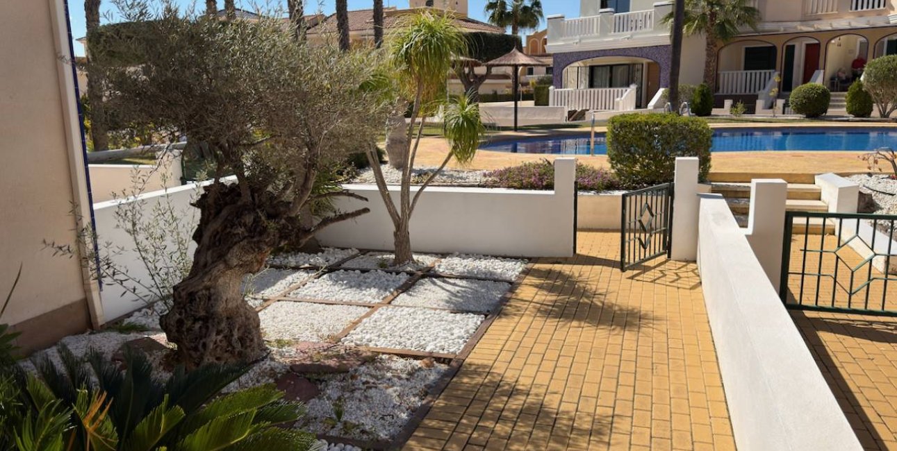 Resale - Townhouse -
Ciudad Quesada - Doña Pepa