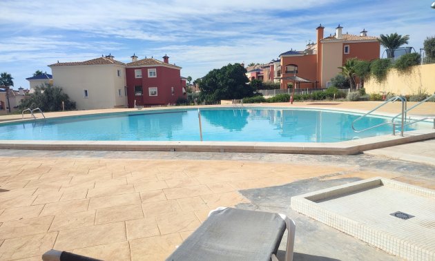 Resale - Apartment / flat -
Altaona Golf - Country Village