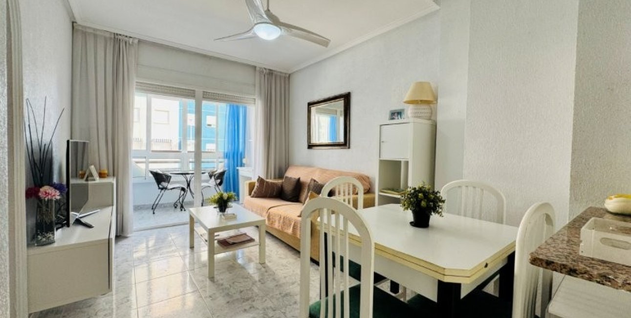 Resale - Apartment / flat -
Torrevieja - Torrevista Playa