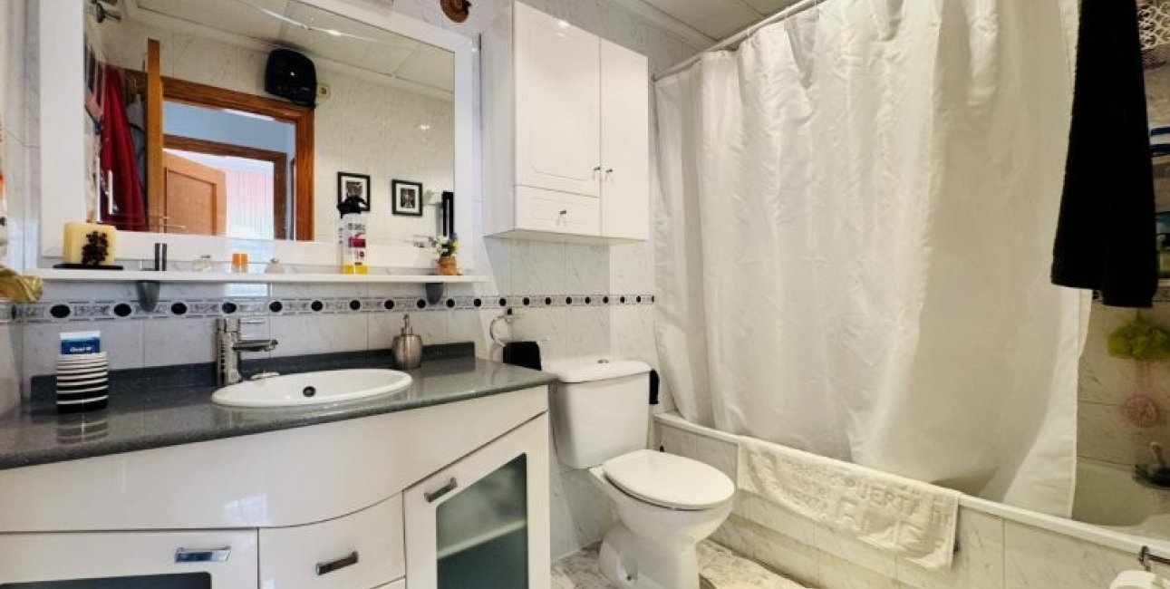 Resale - Apartment / flat -
Torrevieja - Torrevista Playa