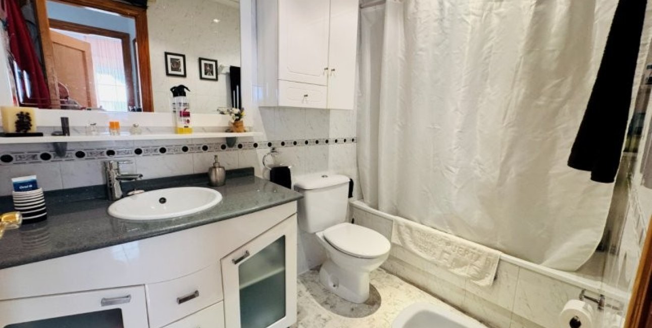 Resale - Apartment / flat -
Torrevieja - Torrevista Playa
