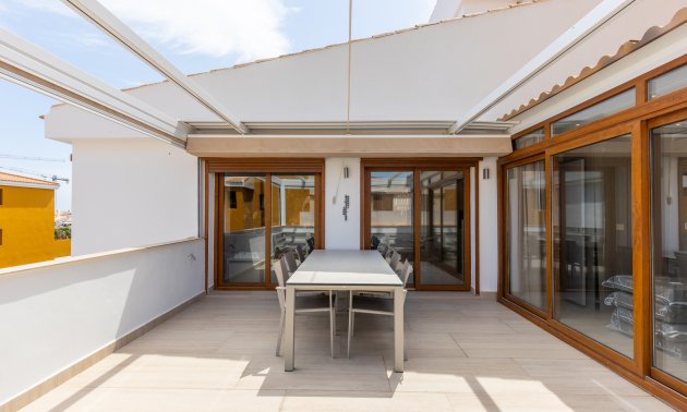 Resale - Apartment / flat -
Torrevieja - Punta prima