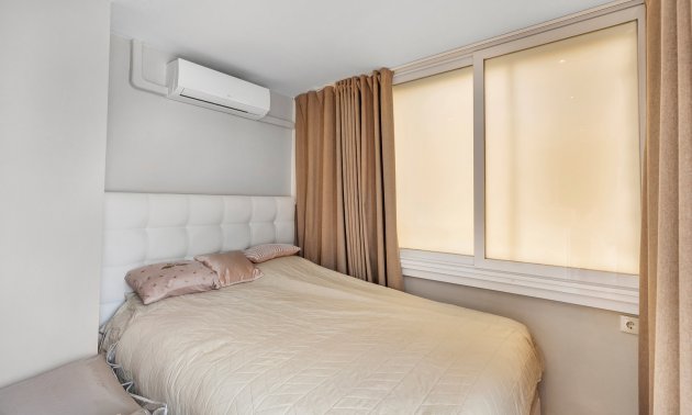 Resale - Apartment / flat -
Torrevieja - Punta prima
