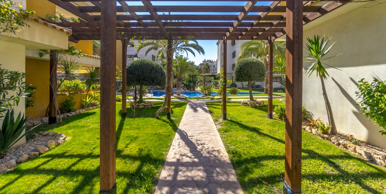 Resale - Apartment / flat -
Torrevieja - Punta prima
