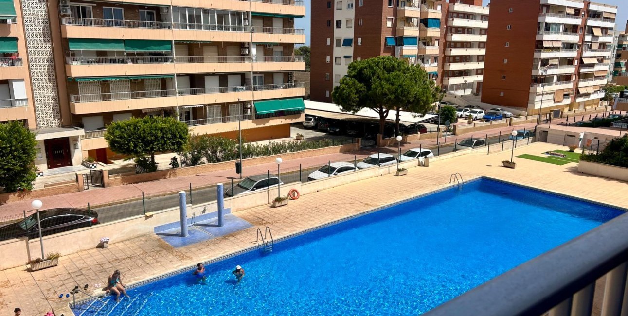 Resale - Apartment / flat -
Torrevieja - Punta prima