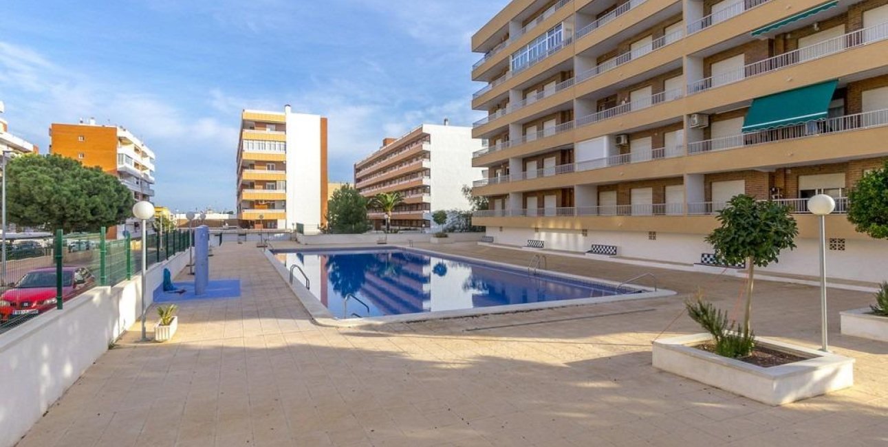 Resale - Apartment / flat -
Torrevieja - Punta prima