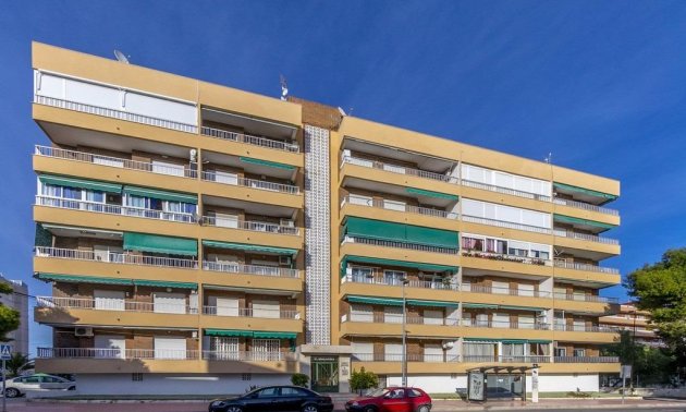 Resale - Apartment / flat -
Torrevieja - Punta prima