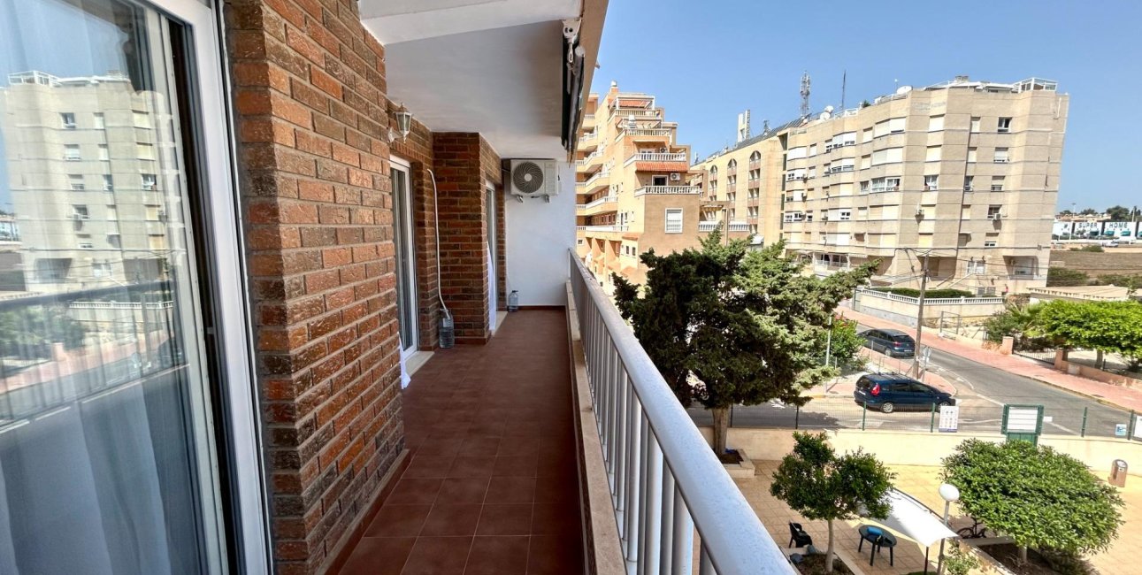 Resale - Apartment / flat -
Torrevieja - Punta prima