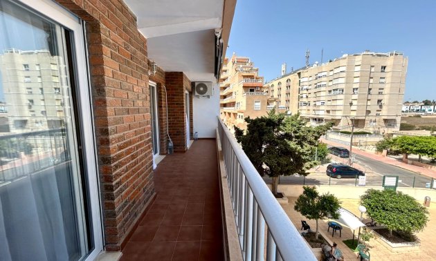 Resale - Apartment / flat -
Torrevieja - Punta prima